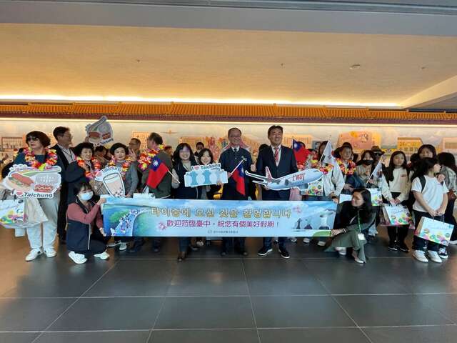 觀旅局-台中航空站及德威航空喜迎首航韓國旅客蒞臨台中