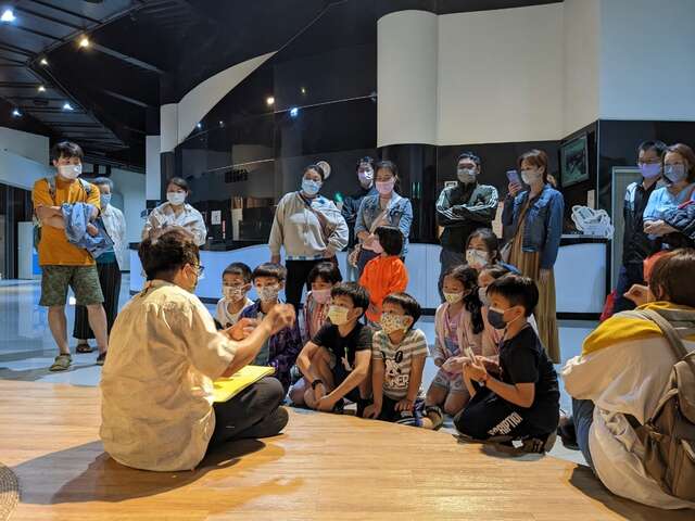 高美濕地遊客中心透過生態教育讓來訪的遊客關注生態-綠色旅遊的議題