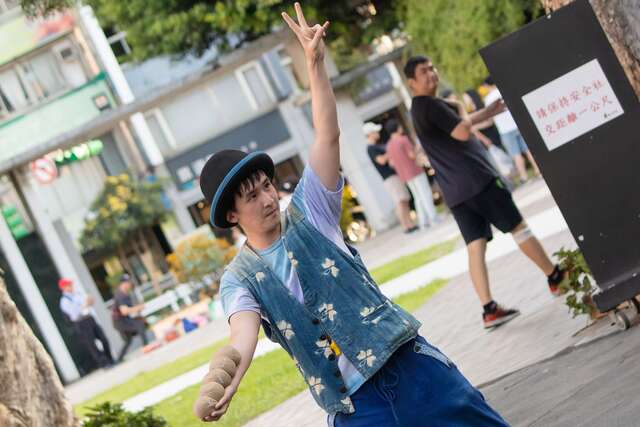 港區藝術中心大年初四-初五-新春街頭藝術表演-有水晶球及雜技演出