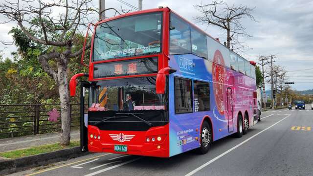 雙層巴士從豐原轉運中心出發至東勢河濱公園