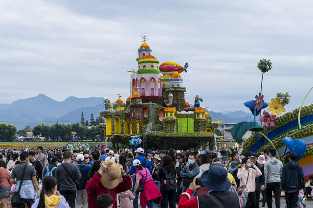 花毯節主花毯漂浮花都人潮熱絡