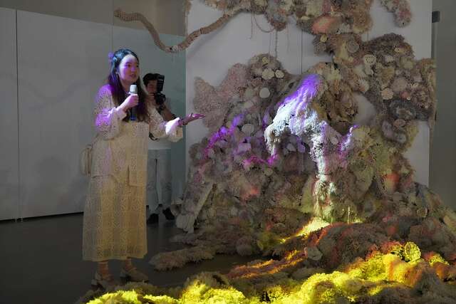 艺术家吴佳容作品-他说这是你爱自己或别人爱你的方式-_0