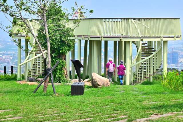 双层观景平台完工