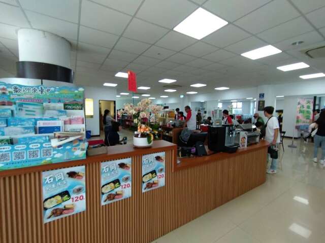 旅服中心提供民眾休憩-諮詢及簡易餐飲