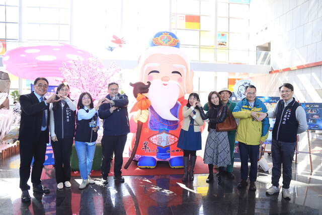 最靈月老降落2025中台灣元宵燈會-民政局-樂in-love-燈區邀你一起-蛇現幸福