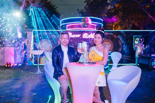 01-中台湾元宵灯会-时空狂想曲-即将登场-建设局长及ps女孩盈莹开箱分享灯区必拍攻略