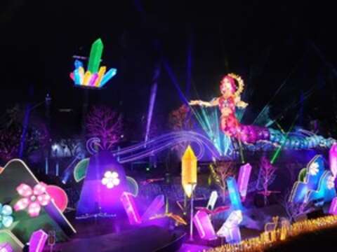 空拍女娲主灯秀场景磅礴