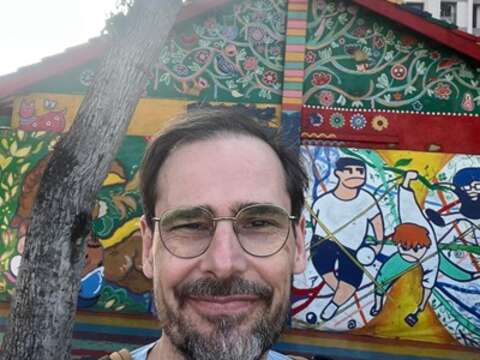 德国自媒体podcast主持人jochen-schliemann走访彩虹村_0