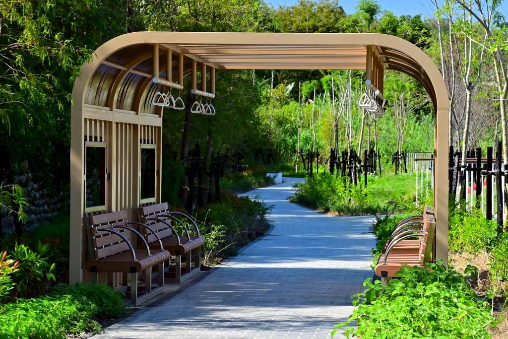 后里泰安周边景观设施改善工程-火车造型休憩花架_0