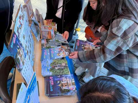 日本民眾熱情詢問台中觀光資訊