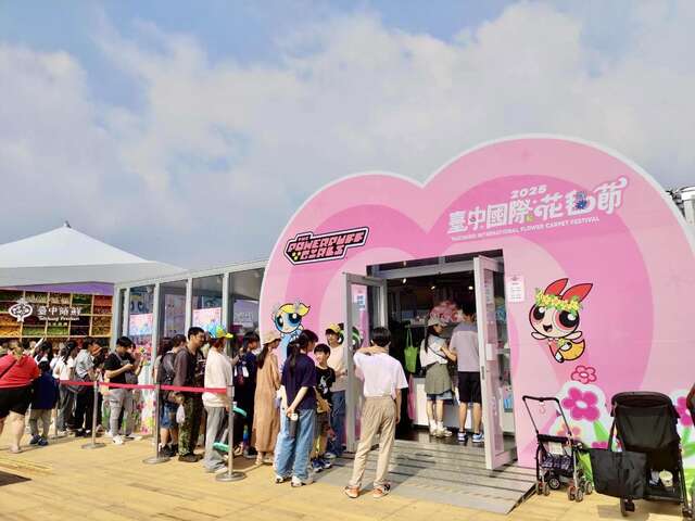 飛天小女警限定主題館受民眾歡迎-假日湧排隊人潮_0