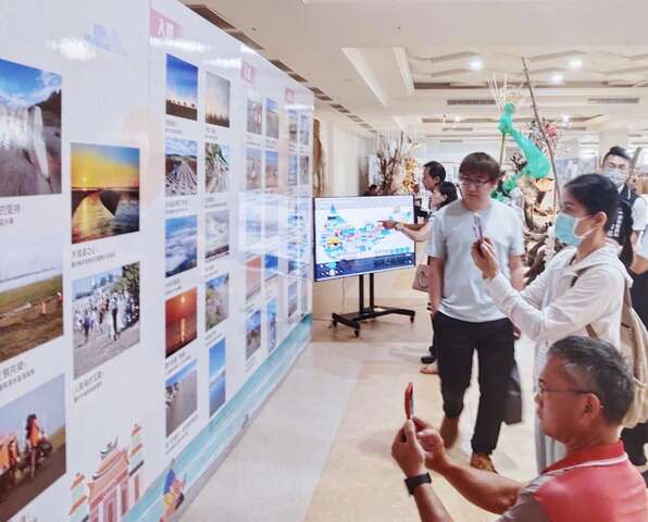 民眾蒞臨-淨界之美-攝影展參觀_0