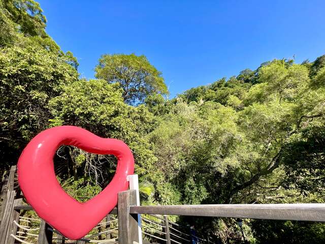 有多处甜蜜互动的步道体验设施