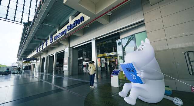 5姆明现身台中火车站