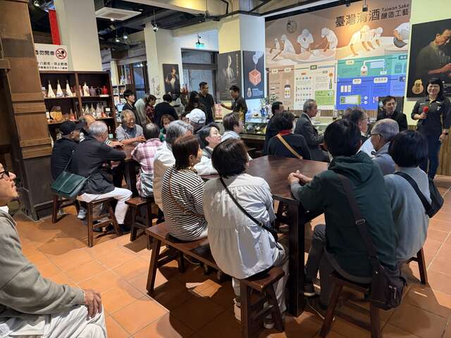 6参访雾峰农会酒庄