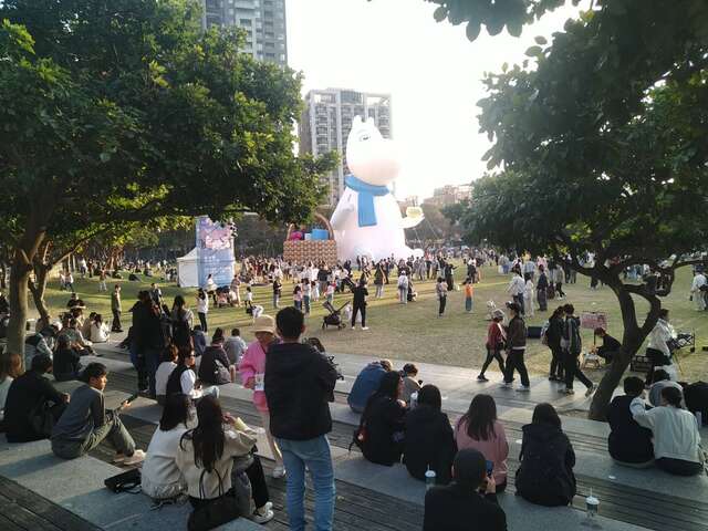 6巨型姆明-气偶吸引大量人潮