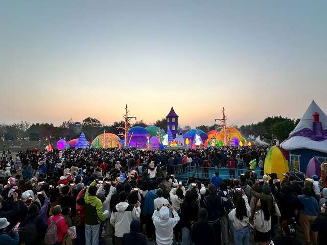 灯会口碑升温午後即涌现人潮