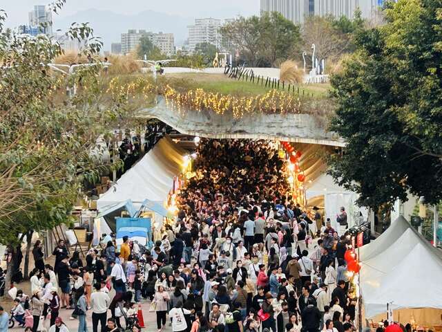 228连假中台湾灯会市集人气满满