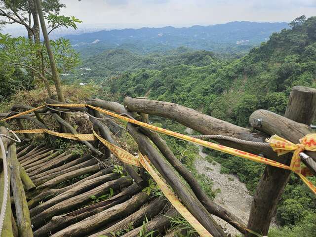 大坑3号登山步道0kplus600边坡崩坍-步道路基掏刷