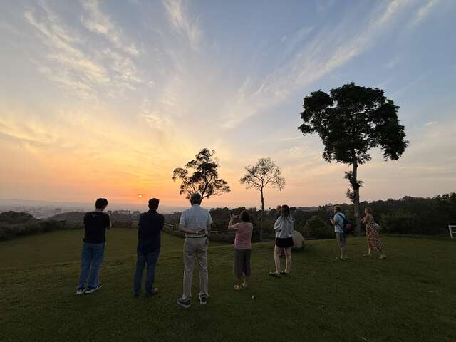 德国访团在台中流星花园住宿并欣赏美丽夕阳