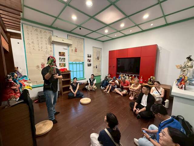 德国访团至云林布袋戏馆欣赏传统表演艺术