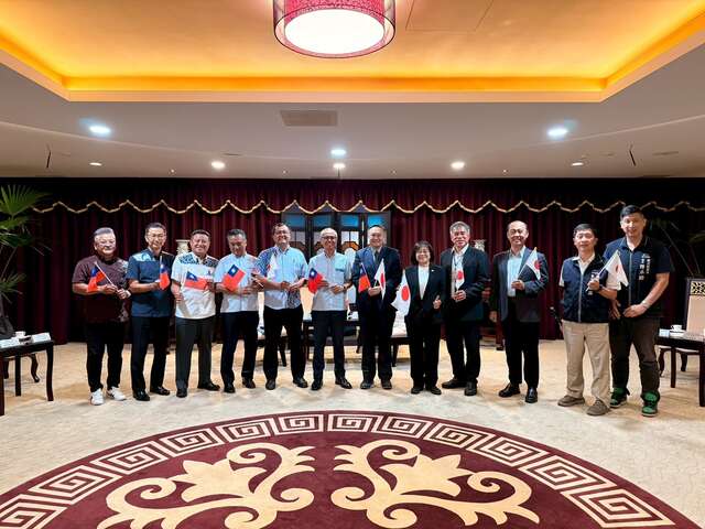 4-日本沖繩縣宮古島市嘉數市長一行與市府團隊合影留念