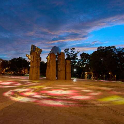 今夏星光照耀雕塑广场