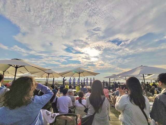 现场民众热情参与