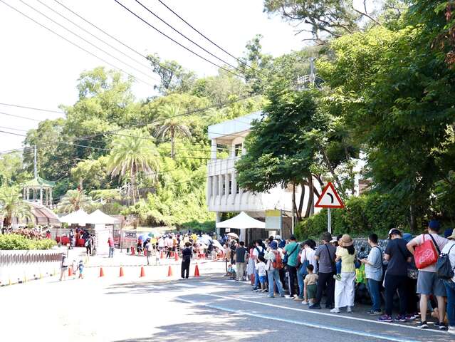 劍井午時水吸引排隊人潮