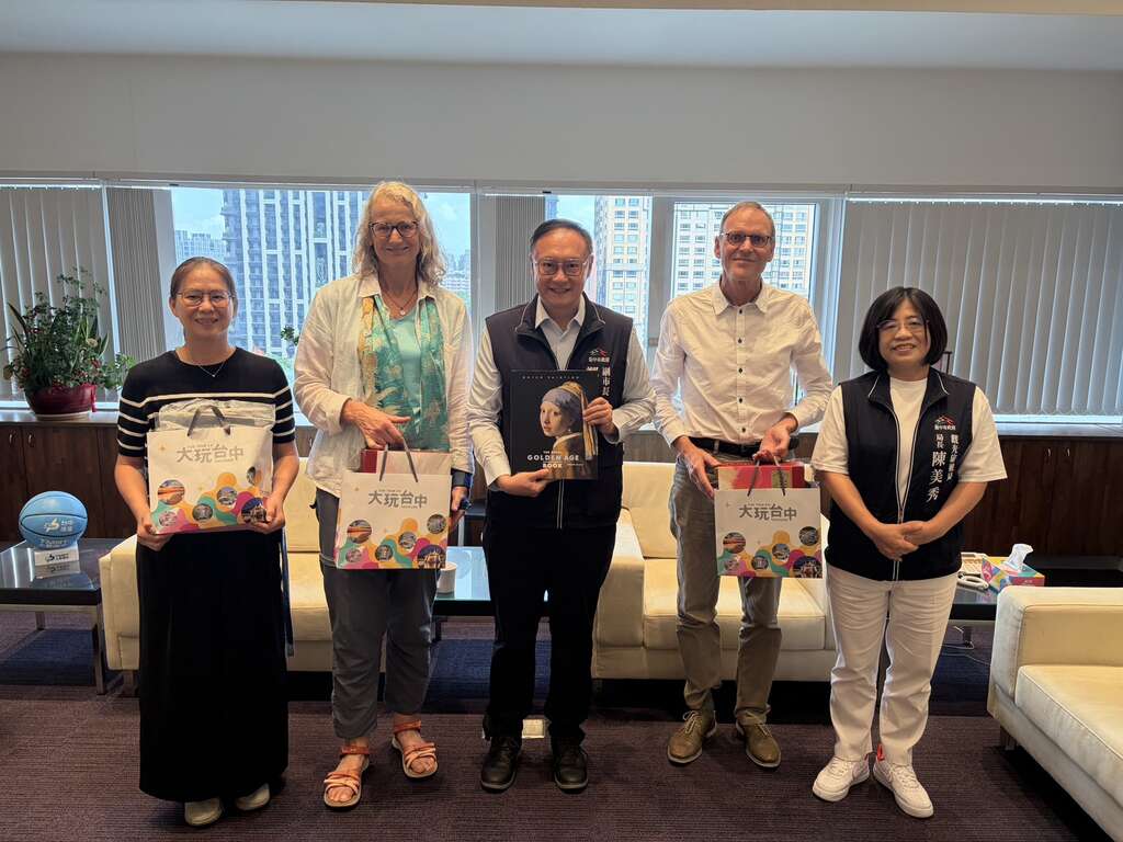 副市長鄭照新代表市府接見-並由台灣永續旅行協會陳盈潔理事長陪同