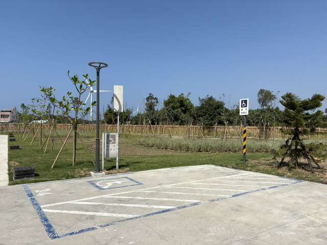 无障碍停车格