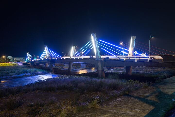 太平光興隆大橋-夜景橋上炫亮的燈光
