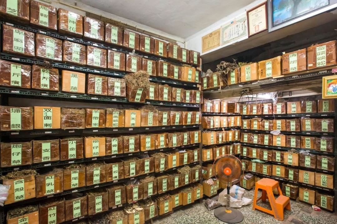 假日逛逛傳統百草店，喝一杯老祖宗涼茶吧！

Check out traditional herbal stores and try...