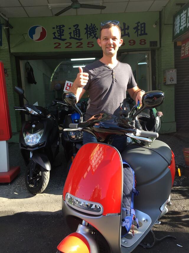 謝謝👋外國朋友預訂GOGORO響應環保救地球,