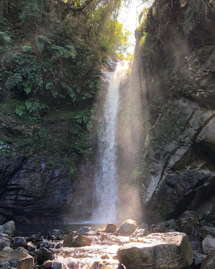 谷关七雄中独有的瀑布美景。唐麻丹山有两个登山入口，想登哪种路线任你搭配！