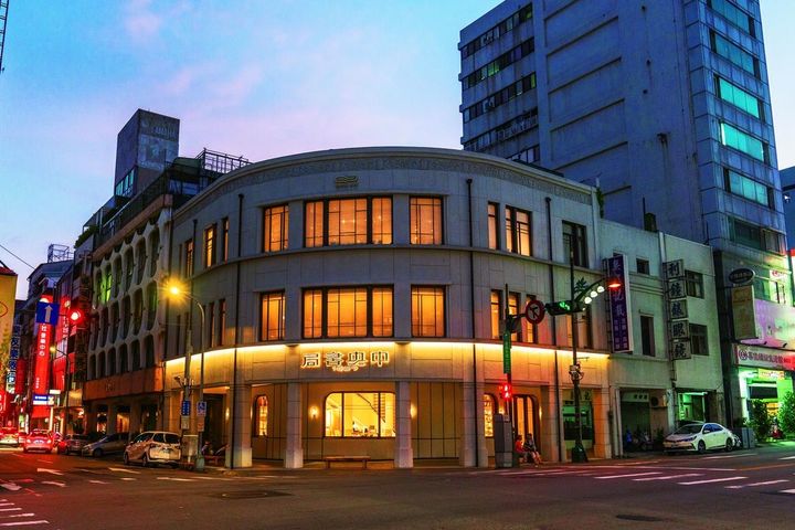 \搭 #台湾好行 ,走访台中百年书局!/