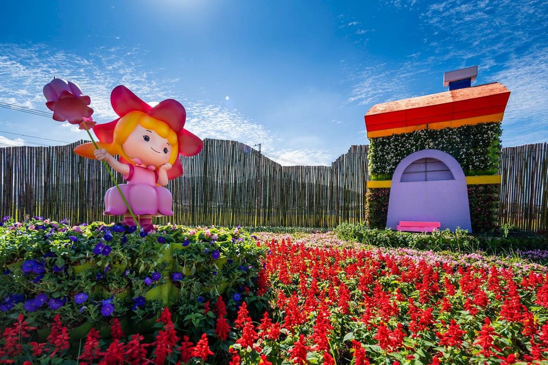 可爱花仙子及小精灵们花毯节出没!陪你漫游盛放的幸福庄园。