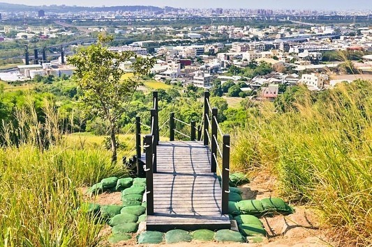 登上台中崭新登山步道,为新的一年开启美好篇章。