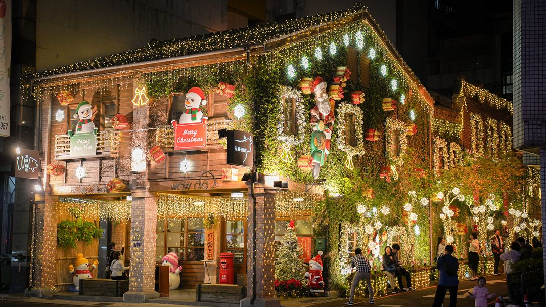 與好友相約享受臺中美食,度過充滿歡笑又溫馨的聖誕節