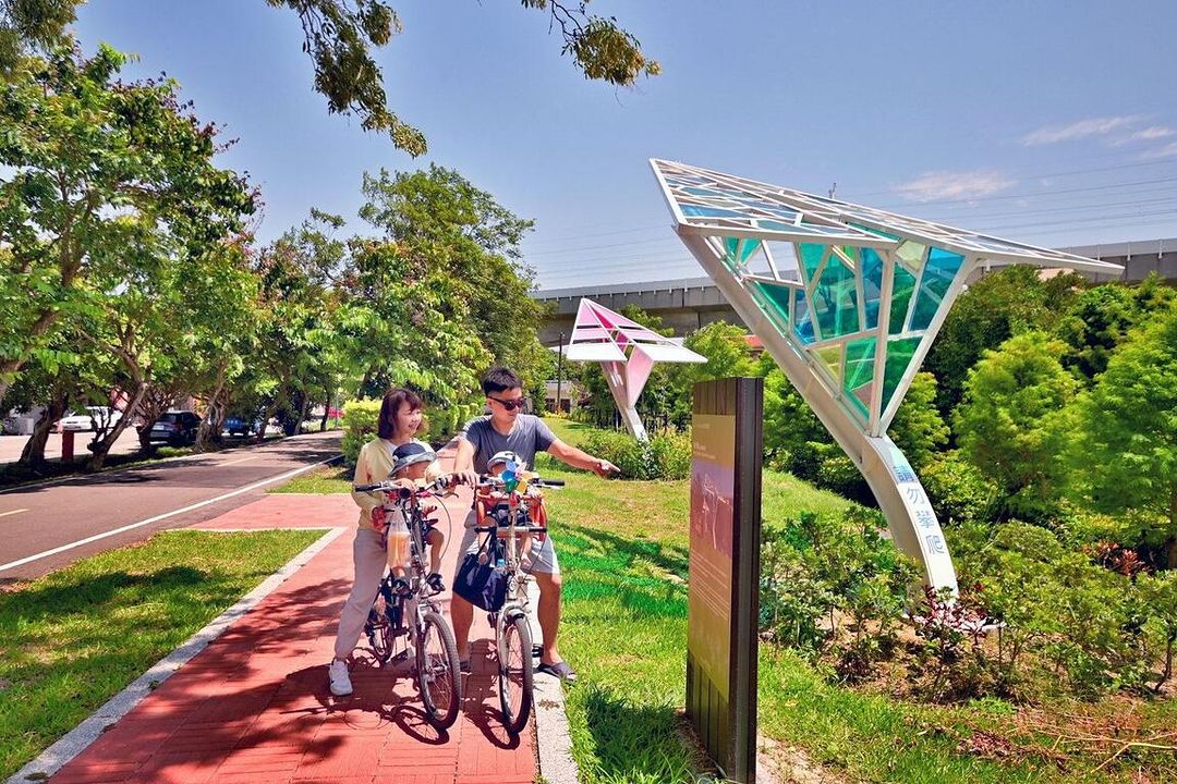 踏上綠色隧道,蒐集沿途軍事風景找到挑戰未來的勇氣!