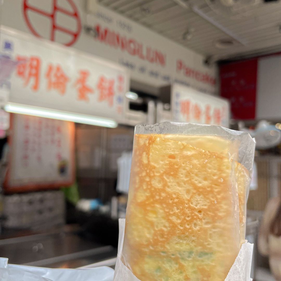 帶著臺中逢甲夜市必吃的人氣美食賞花燈,悠遊在浪漫燈海中