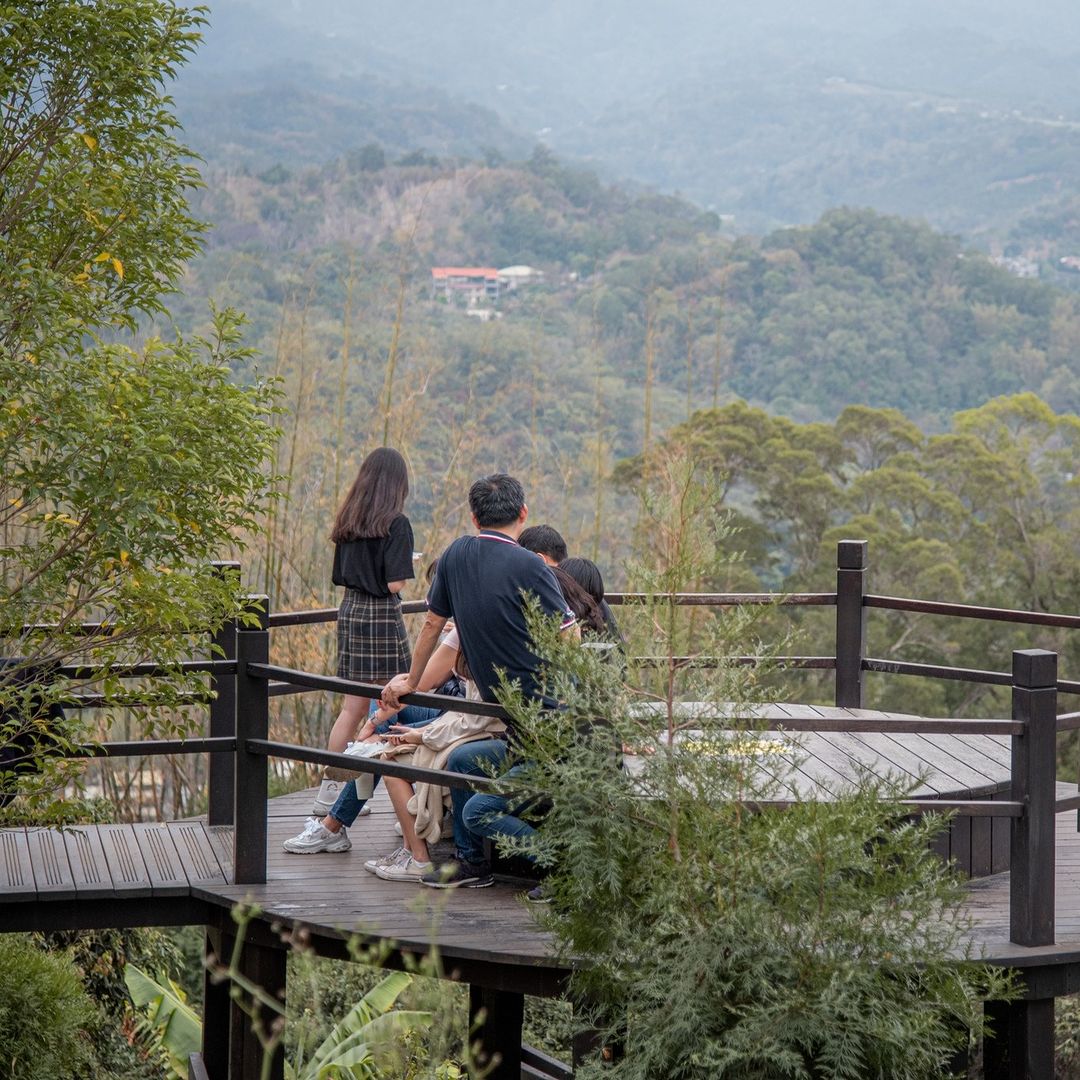 臺中唯一.ᐟ.ᐟ 不用怕餓肚子的美食登山步道😍平緩道路適合新手,擁自然、品小吃、賞美景⛰️ 進入 #大坑9號步道 前必定會經過最熱鬧的入口市場,各種道地小吃讓大家一路不飽口福🤤