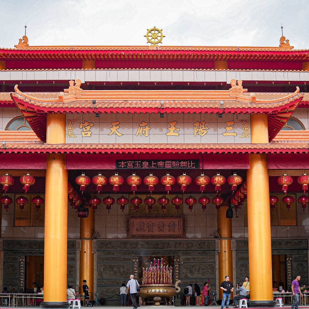 祈願平安就到臺中參拜三陽玉府天宮的巨大龍香,順遊令人難忘的龍井美食✨