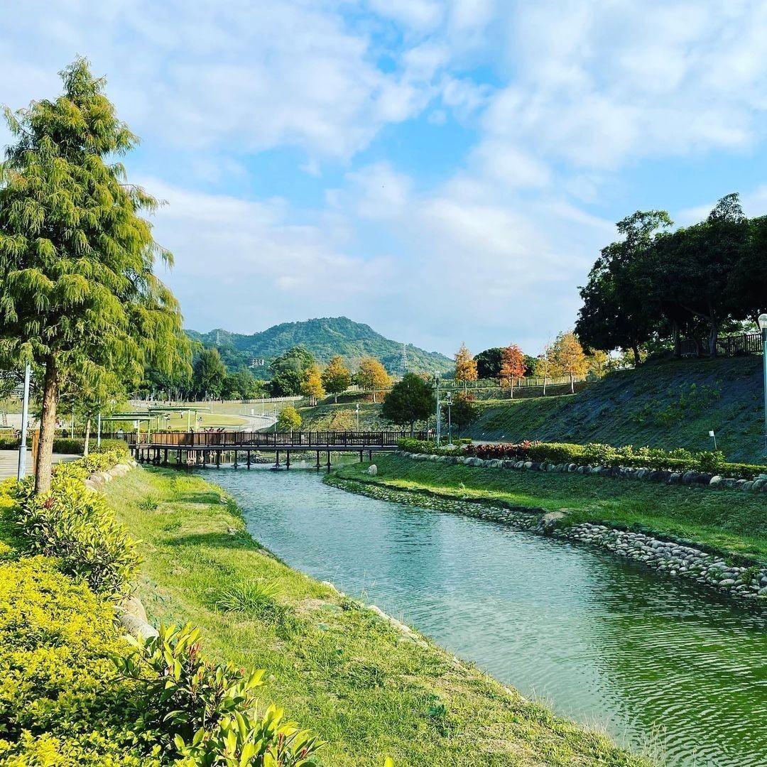 今天是 #國際家庭日 在臺中的城市綠洲中🍃擁抱家人們的親子時光