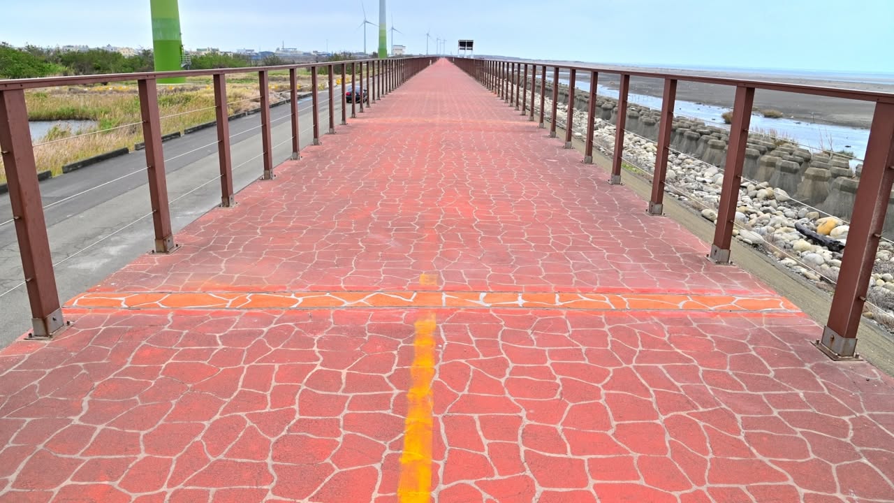 吹着海风 在滨海自行车道安全舒适畅游~~~🚴