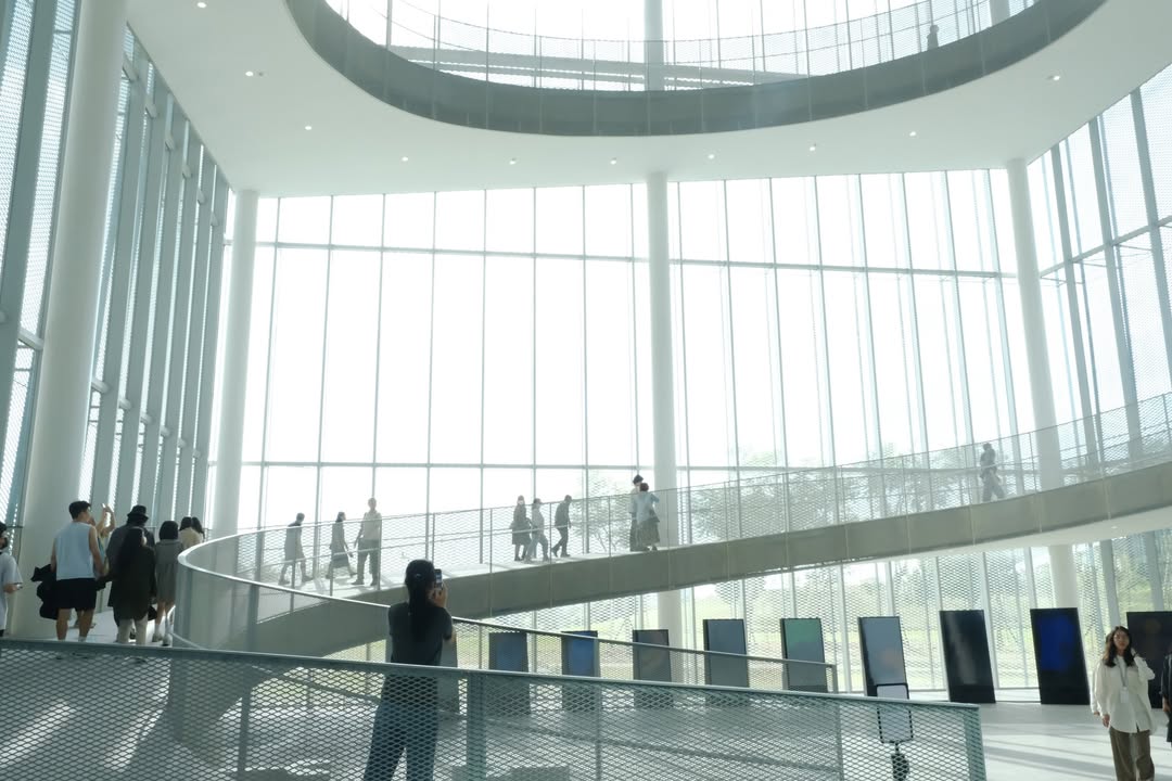 \ 绿美图🌿在绿意与书香间的午後时光/