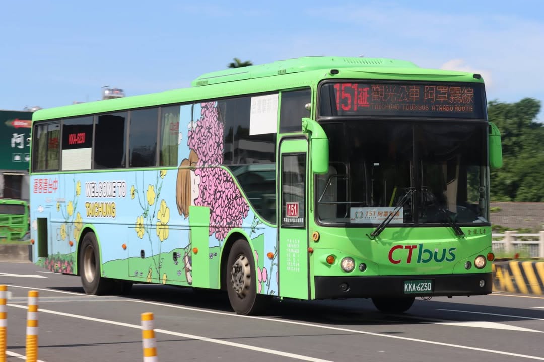 🚌✨ 尖叫声！台中街头出现超萌巨星？！知名IP降落台中【4大观光公车】啦！带你玩遍山海屯！ 💖