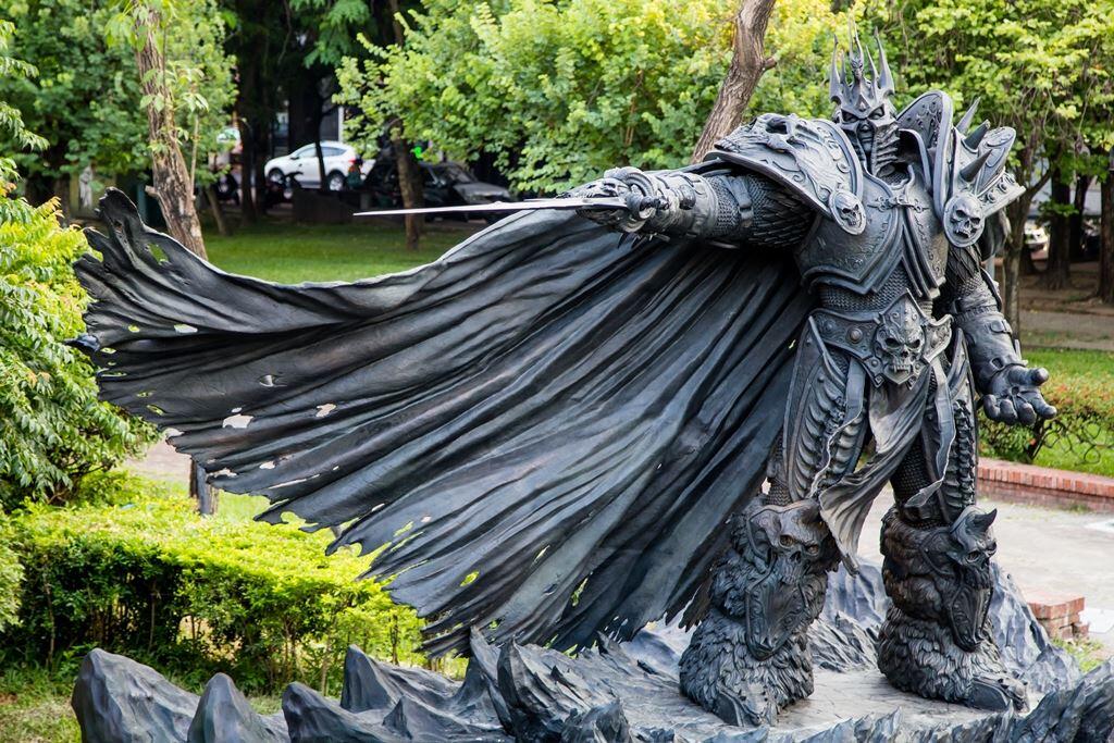Arthas Statue