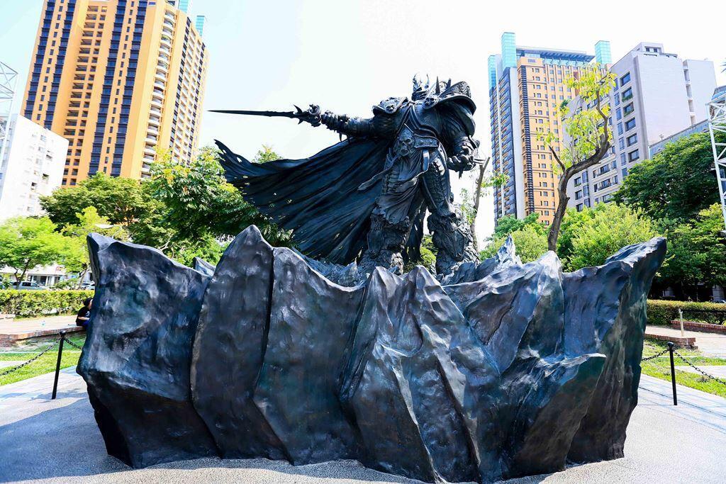 Arthas Statue