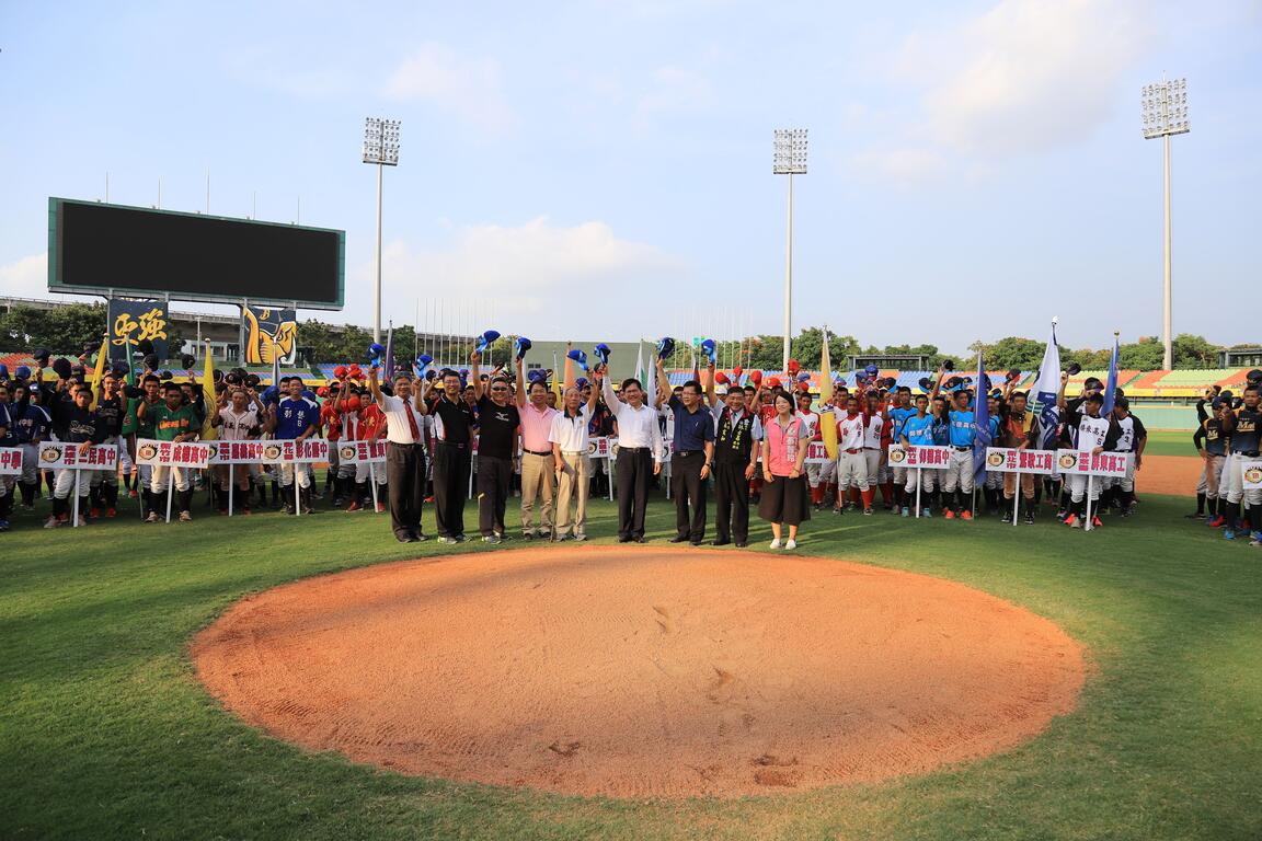 金龙盃全国青棒菁英赛台中开打-市长出席合影
